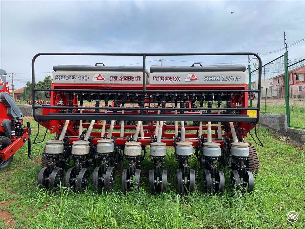 PLANTADEIRA SEMEATO SHM 15/17 Sempre Nova Máquinas e Implementos Agrícolas PASSO FUNDO RIO GRANDE DO SUL RS